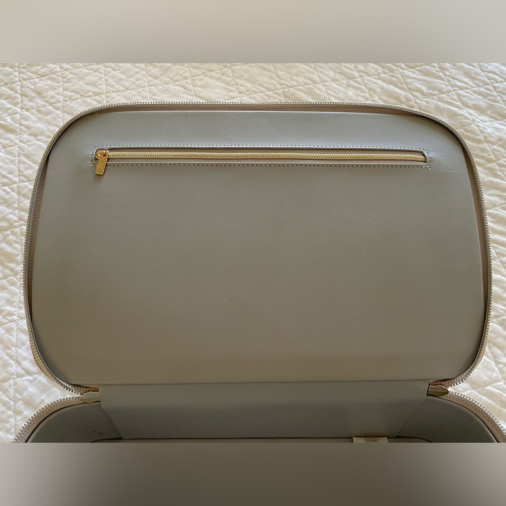 Tonic Makeup Case - Picture 12 of 12
